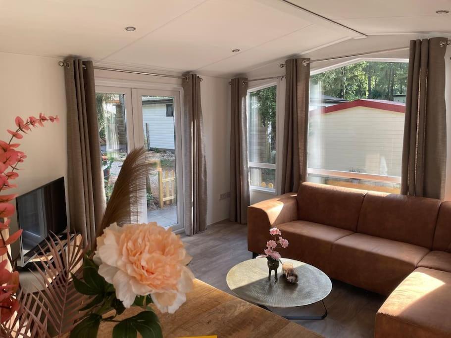 Chalet Toetje Op De Veluwe Hoenderloo Eksteriør billede