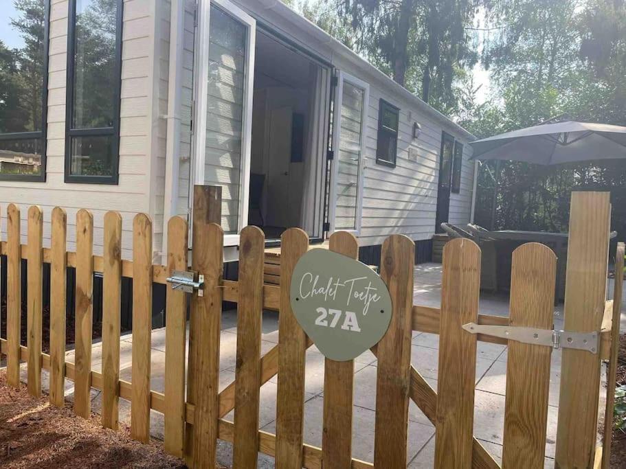 Chalet Toetje Op De Veluwe Hoenderloo Eksteriør billede