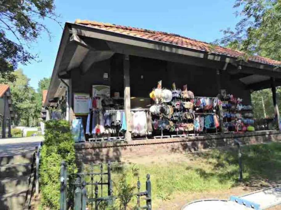 Chalet Toetje Op De Veluwe Hoenderloo Eksteriør billede